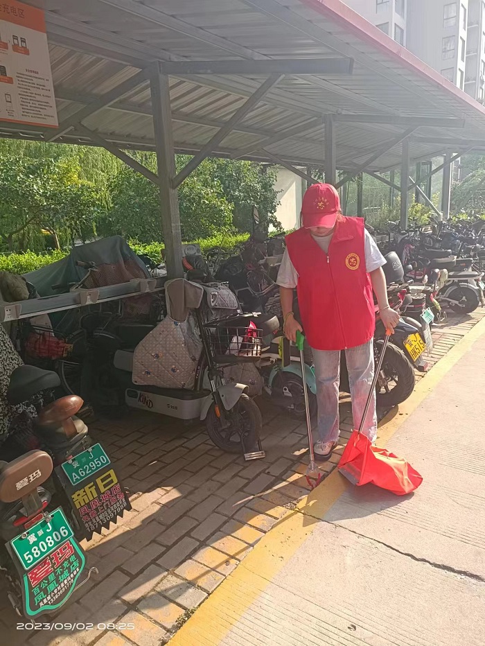 9月2日乐动网官网_乐动(中国)在凤凰城A区开展志愿服务活动 (1).jpg